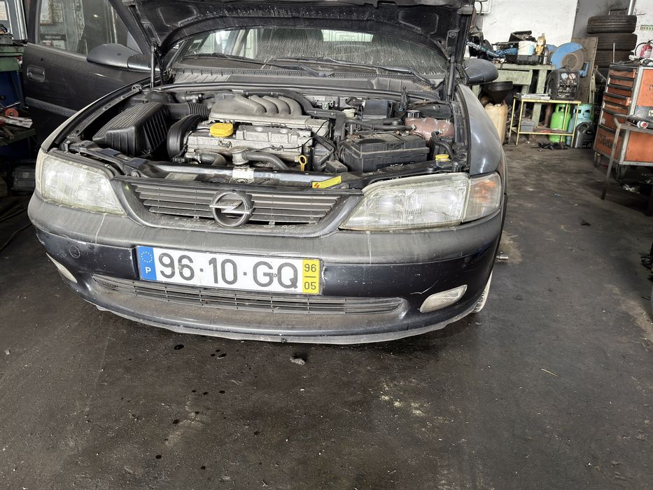CONJUNTO DE BANCOS E QUARTELAS EM PELE OPEL VECTRA B
