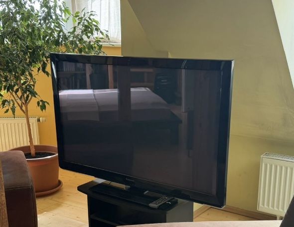 Telewizor Panasonic z dekoderem i pilotem