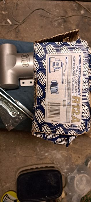 Samozamykacz BRANO R12A