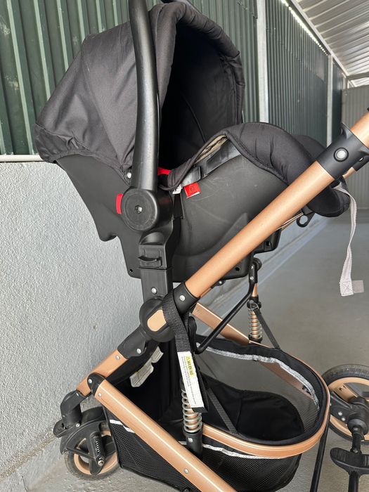 Carro de bebé preto