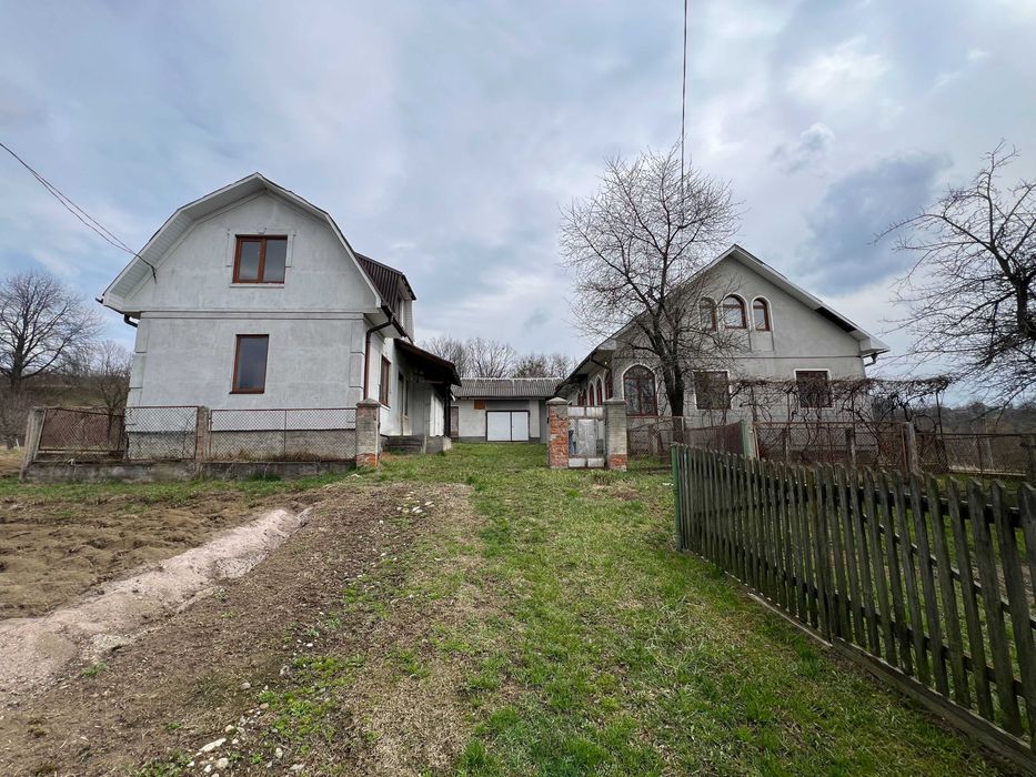 Продаж! Два будинки в жилому стані + гараж