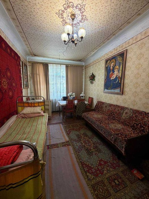 Продам 2 к квартиру Грушевского, центр, сталинка - More