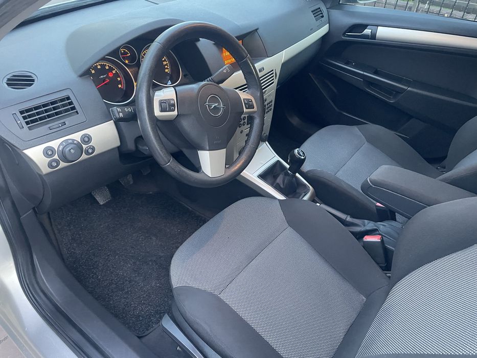 Продам опель астра H 2008