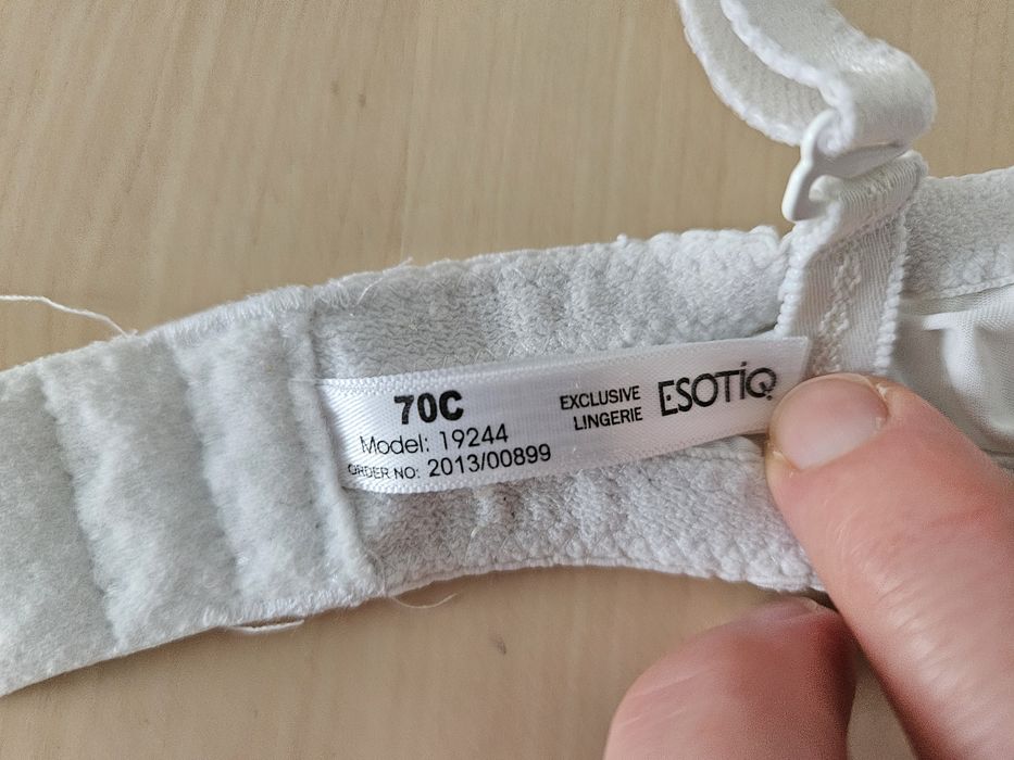Stanik, biustonosz; 70C; Esotiq; bialy 
Rozmiar: 70C
Marka: Esotiq
Kol