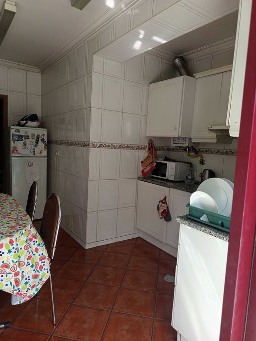 Alugo um quarto