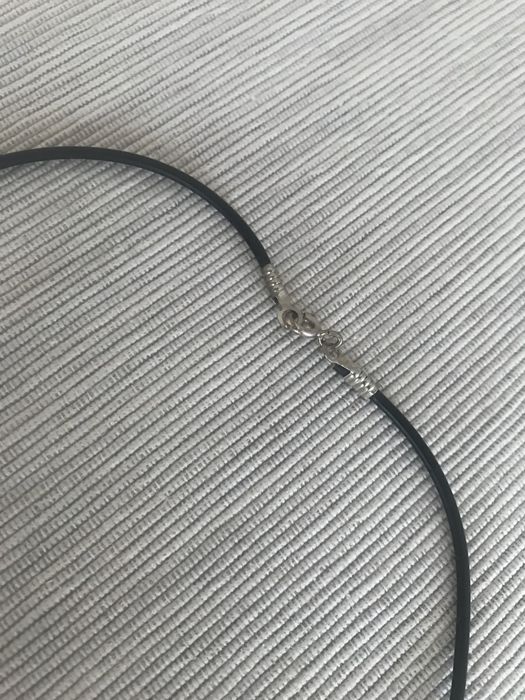 Piękny naszyjnik z różowym kamieniem na rzemyku vintage