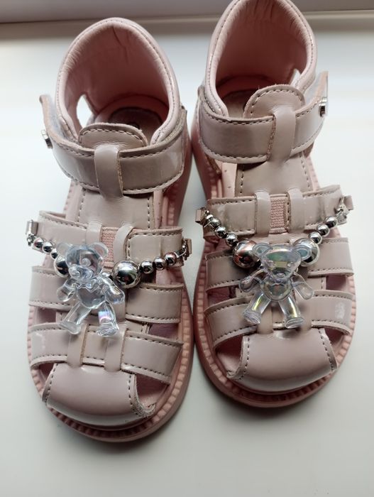 Босоніжки на дівчинку