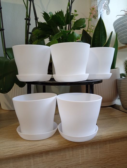 Doniczki białe plastikowe nowe