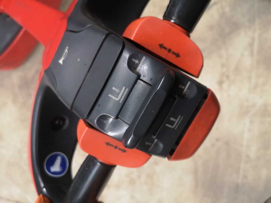 Wózek elektryczny paleciak LINDE T 16 L unoszący