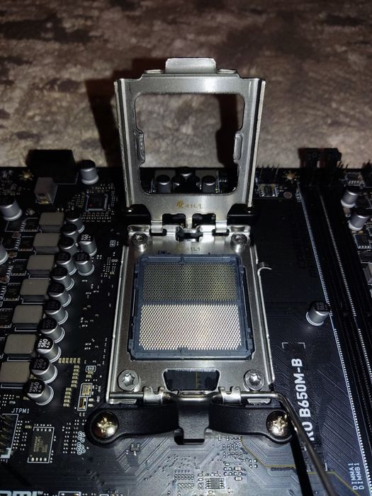 Материнська плата MSI PRO B650M-B am5 + радіатор охолодження m2 ssd ПОДАРУНОК, стан ідеальний