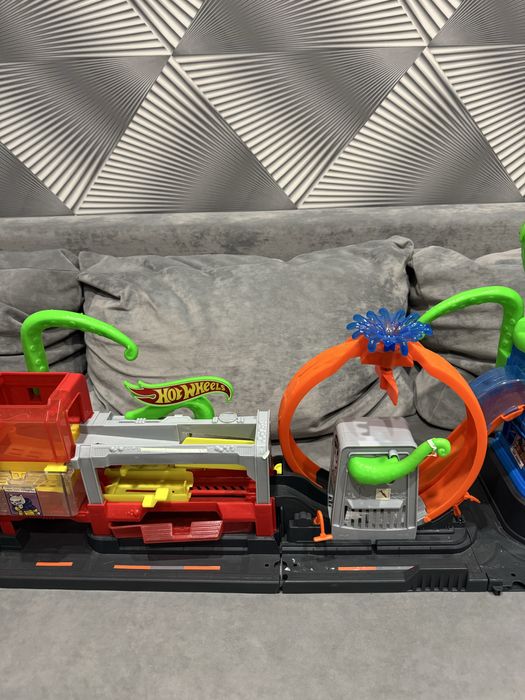 Трек Хот Вілс ,восмініг ,зміни колір (оригінал)