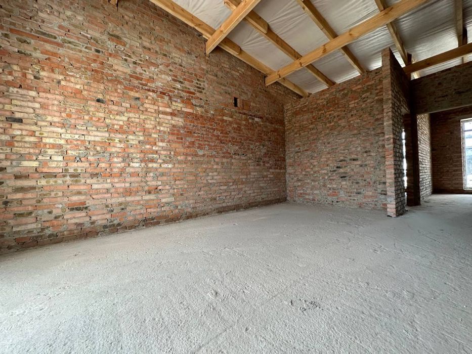 Котедж за 3 поліклінікою. З комунікаціями