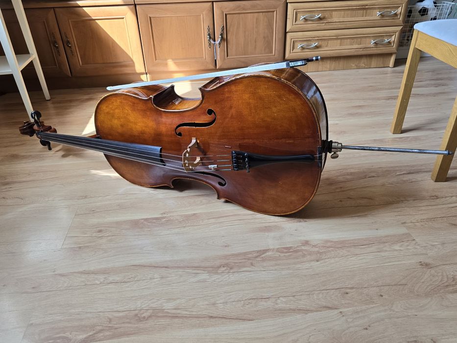 Wiolonczela 4/4 Smyczek futerał