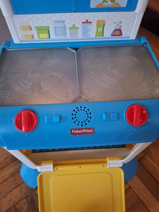 Kuchenka zabawkowa Fisher Price.