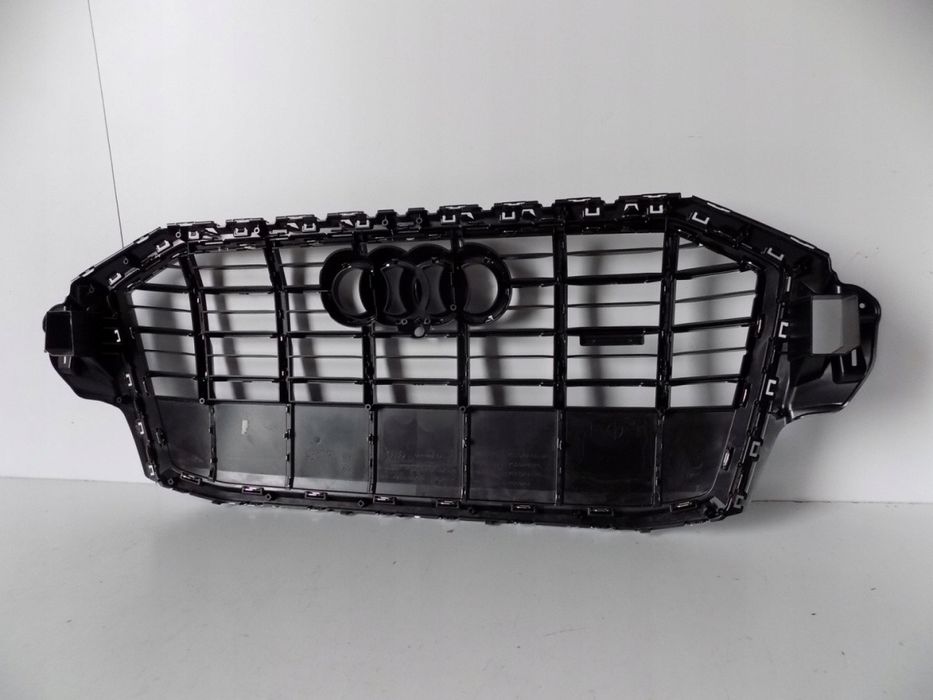 Audi Q7 4M grill / atrapa / kamera - 10526