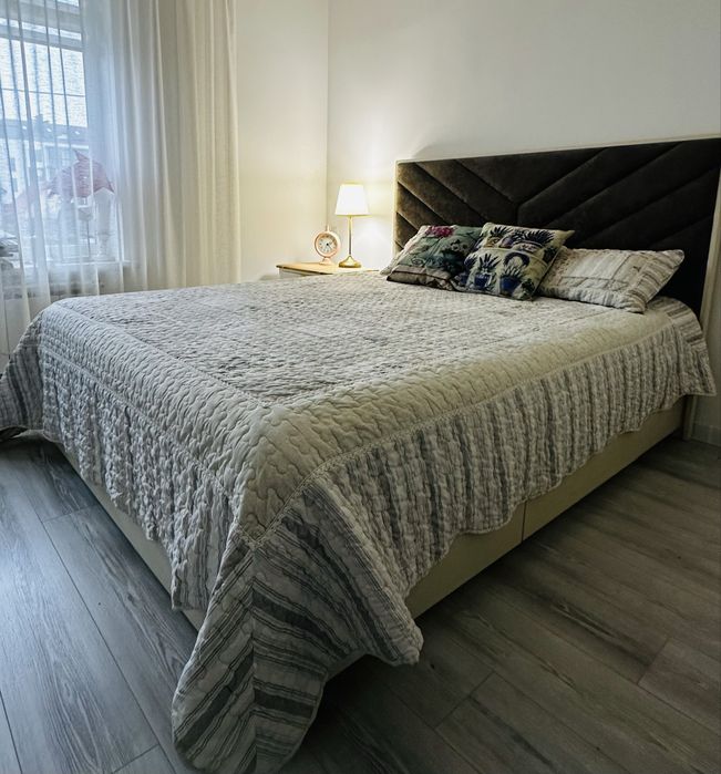 Двоспальне ліжко. Меблі для спальні