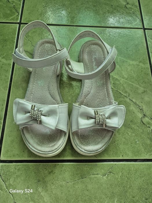 Босоніжки для дівчинки