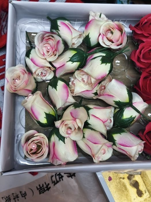 Lote Material Artesanato: +-60 Rosas de Sabão, Sacolas Premium e Borbo