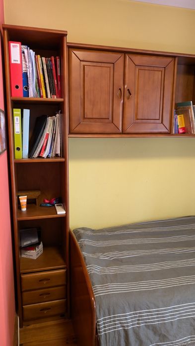 Cama e estúdio com secretária de estantes - ARC