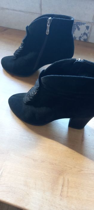 Ботильоны из натуральной кожи пони с анималистичным рисунком и замшевы