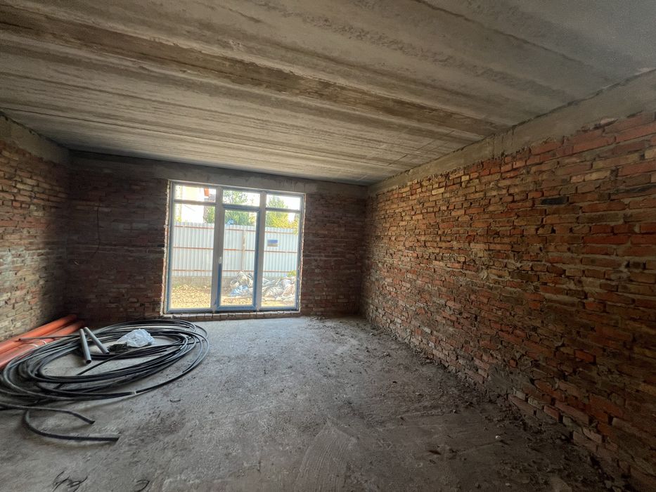 Продам таунхаус в Зарванцях