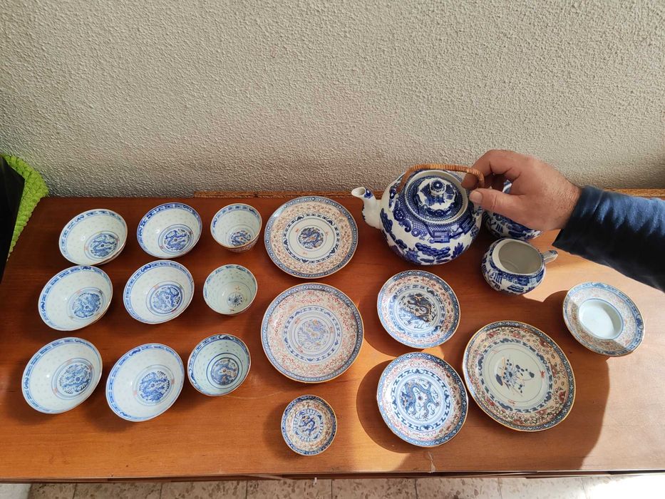 Conjunto de louça nova fora a das imagens ainda tenho mais umas peças.
