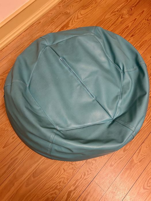 Puff em pele bom estado