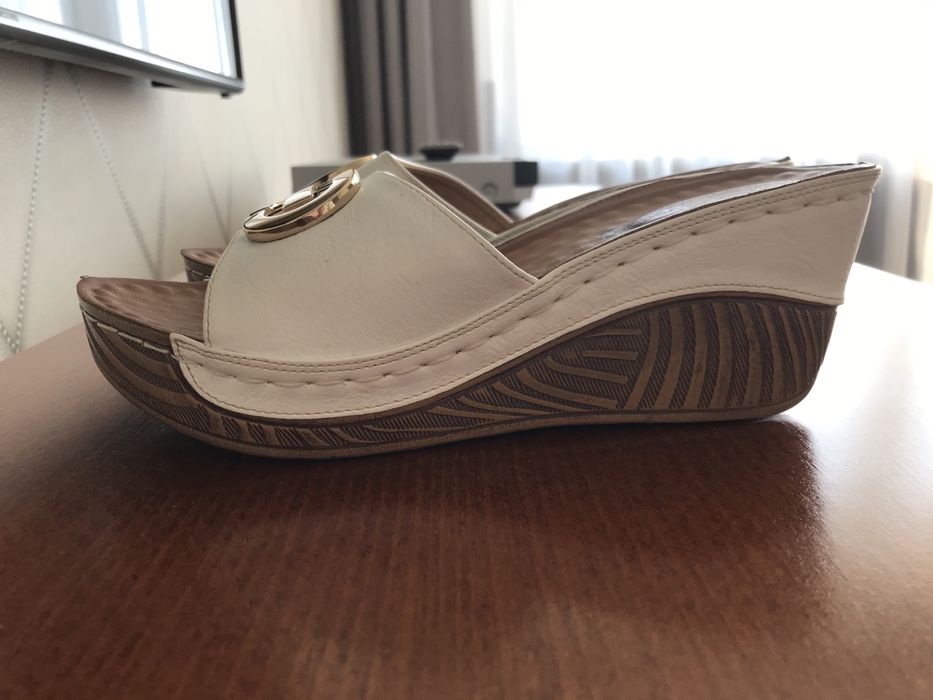 Nowe klapki rozmiar 38