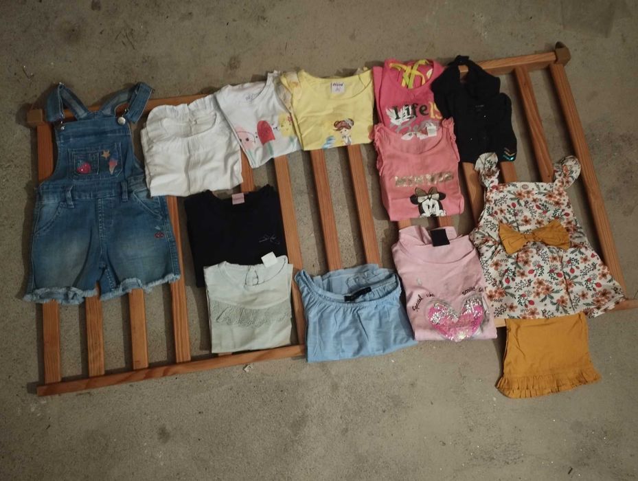 Roupas de menina em muito bom estado