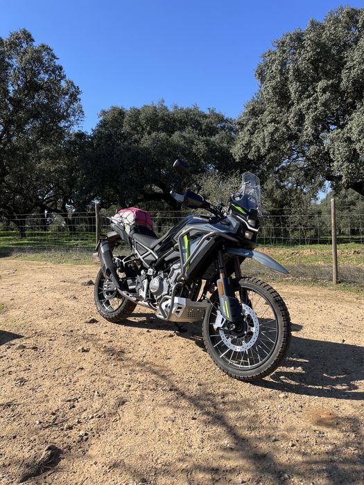 Cfmoto 450 MT com extras