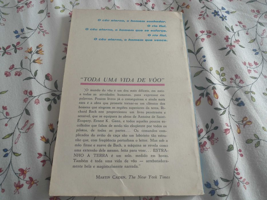 Estranho à Terra por Richard Bach