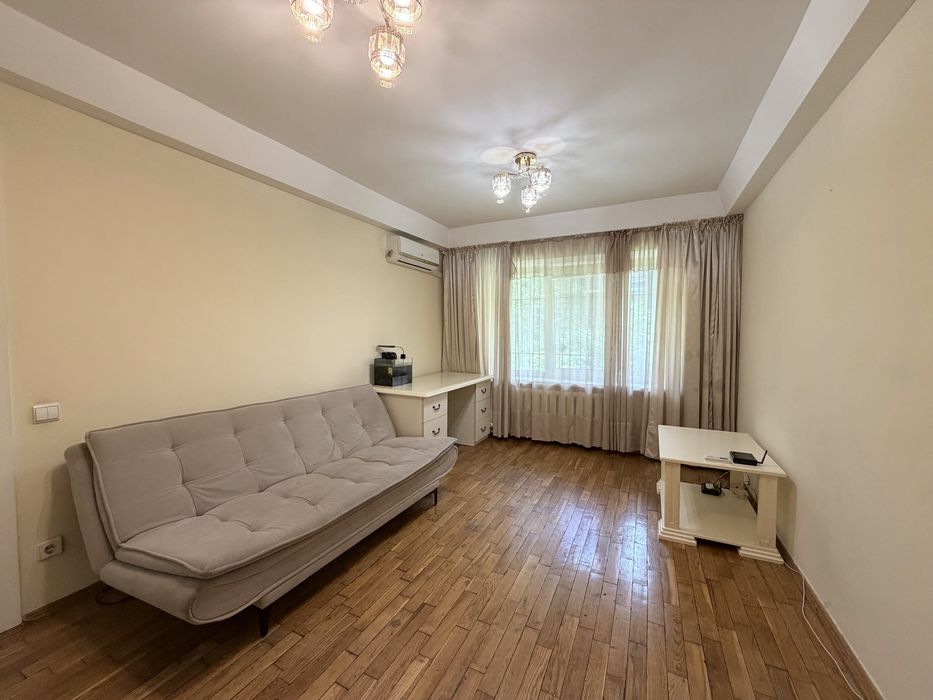 Продам 2к квартиру Печерский район Либідська Палац Украина В.Тютюнника 47