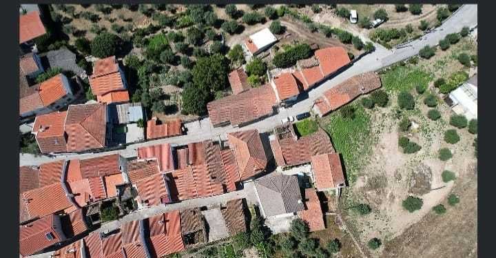 Casa de família em Ratoeira, Celorico da Beira, Portugal bom estado.