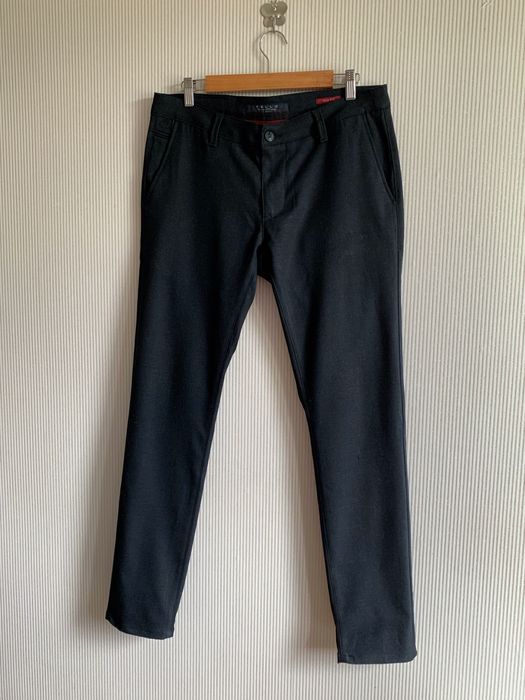 Гарні якісні брюки slim fit w33 l32 темно-синій колір