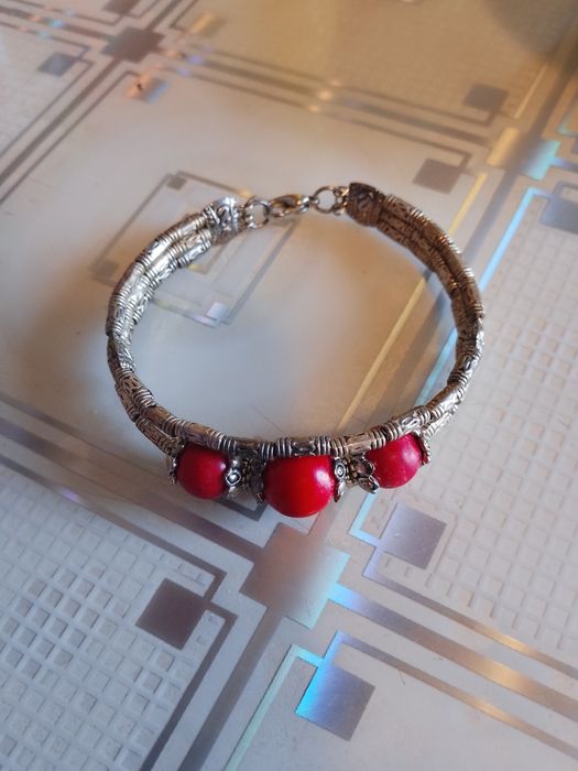 Женский браслет. Тибетское серебро Корал