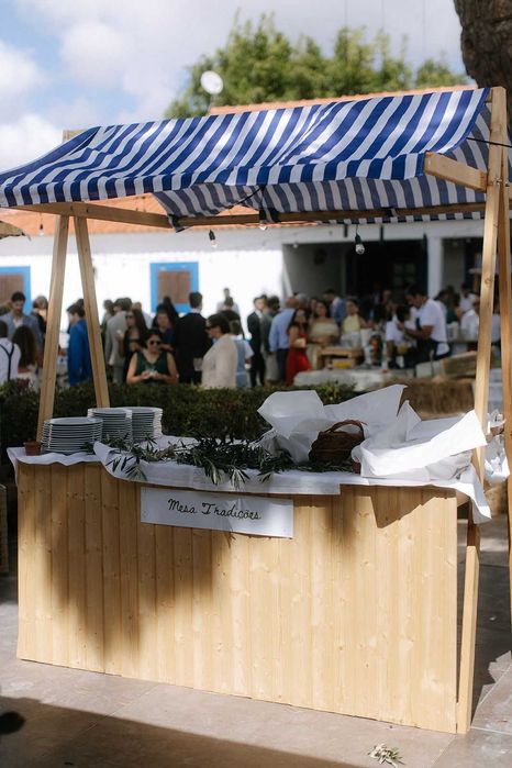 Barraquinhas de madeira para eventos / feiras / casamentos – 2x1m com cobertura