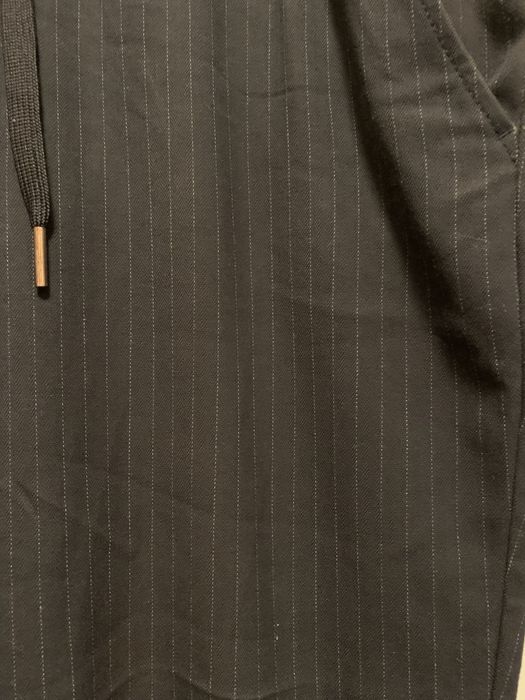H&M granatowe materiałowe spodnie w paski
