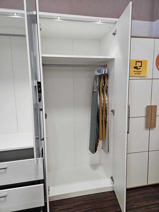Po ekspozycyjna garderoba Optima / Helvetia