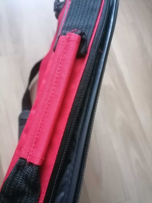 Czerwona torba na laptopa