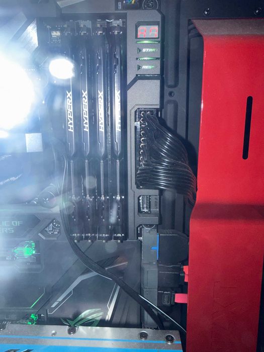 PC com o hardware detalhado nas fotos c/ peças topo de gama hakcintosh