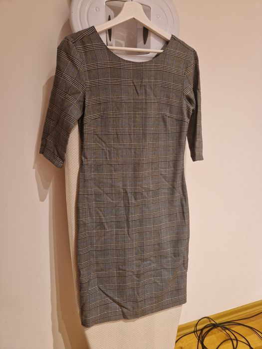 Sukienka biurowa w kratkę