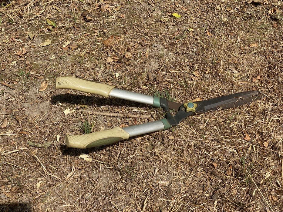 Tesoura para relva ou poda