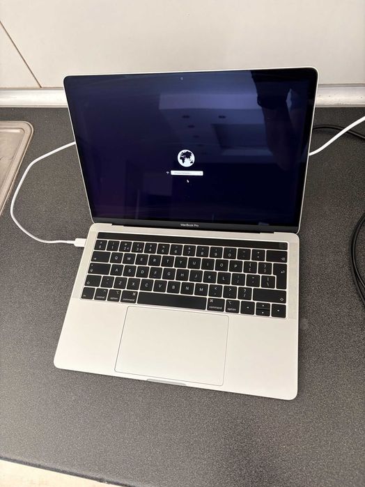 MacBook Pro 2019 13" A1989 srebrny i7 2,8Ghz 16/512GB iCloud