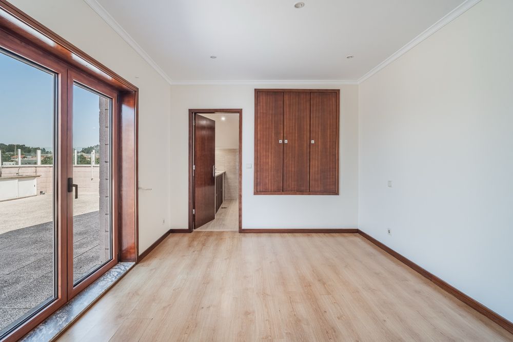 T4+1 Duplex com Vista Mar, Terraços de 140 m² e Garagem Box para 2 Carros | Arcozelo