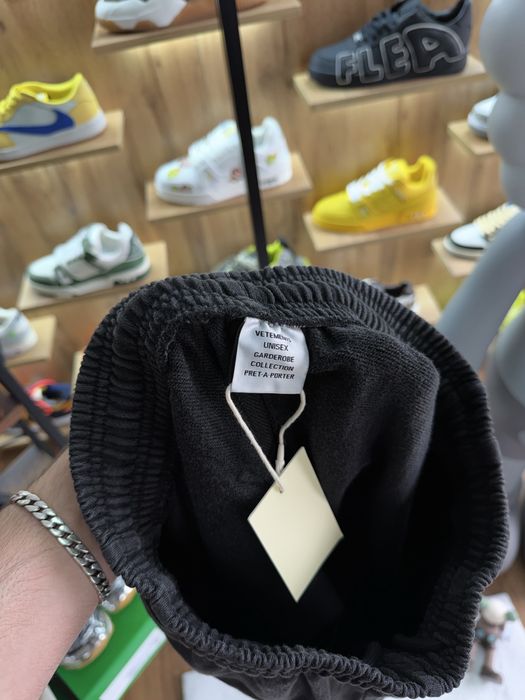 Шорти Оверсайз VETEMENTS “My Name Is” Faded Black / Red