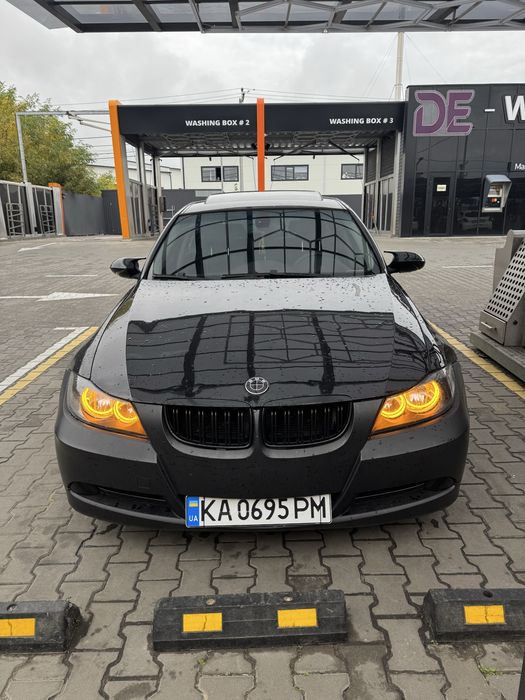BMW e90 в гарному стані