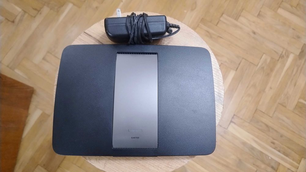 Б.в. роутери Linksys EA6700 та EA6900