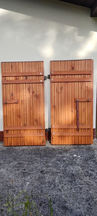 Okiennice drewniane wys 136cm, szer134cm