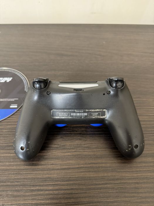 Геймад Playstation 4 + диск FIFA 24