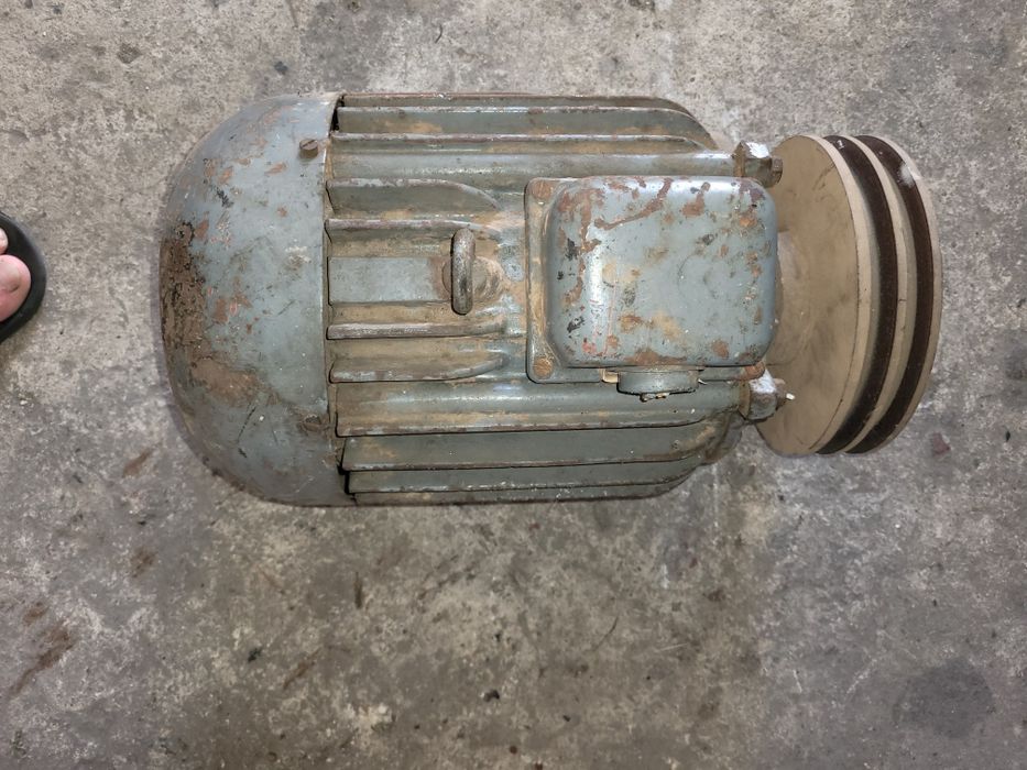 Silnik trójfazowy szje 24b